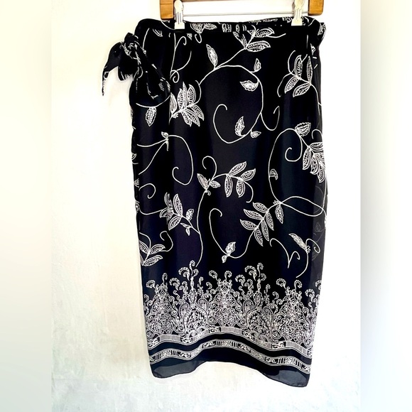 Herman Geist Vintage Wrap Sarong Floral Skirt Black and White Womens Size L - Picture 4 of 4